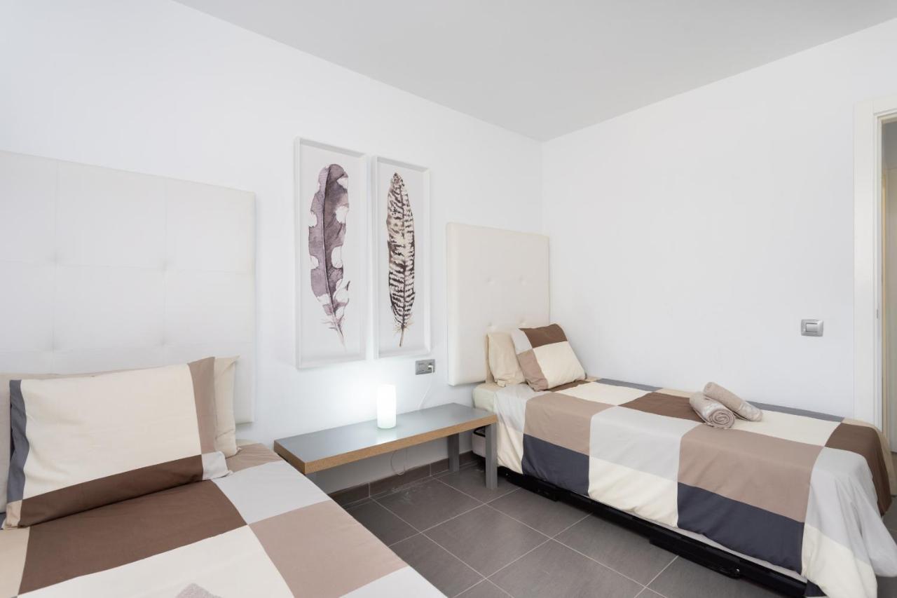 Апартаменти Frontline Penthouse With Heated Pool And Parking Лос-Крістіанос Екстер'єр фото